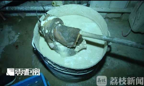 宰牛作坊给活牛注水:12小时注水120斤 牛流泪下跪